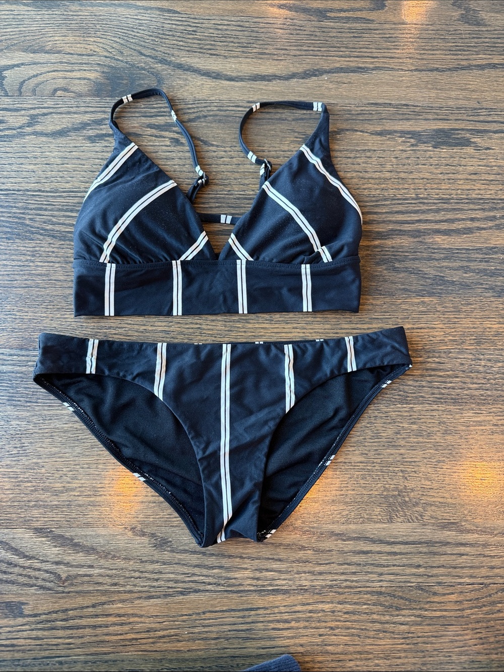 Billabong Sol Searcher V Neck Black & white strip Bikini Top & bottom Size S EUC